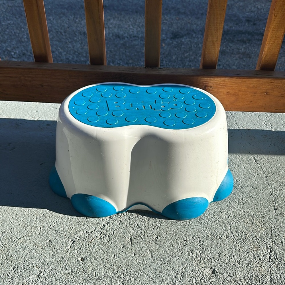 Kids step stool. Can support Under 110lbs